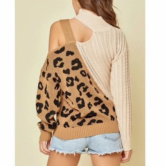 5/$50 EUC Andreé By Unit The Kendall Sweater Cold Shoulder Leopard Buckle Sz.S - Picture 2 of 9